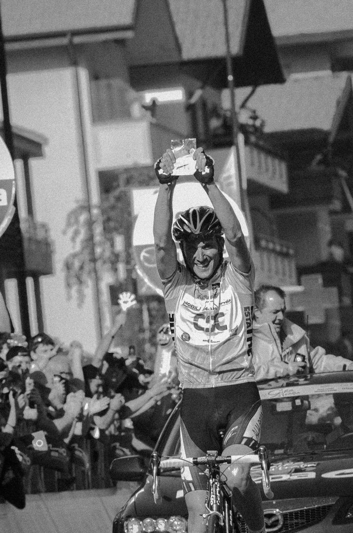 Ivan Basso holding an item in the finish line